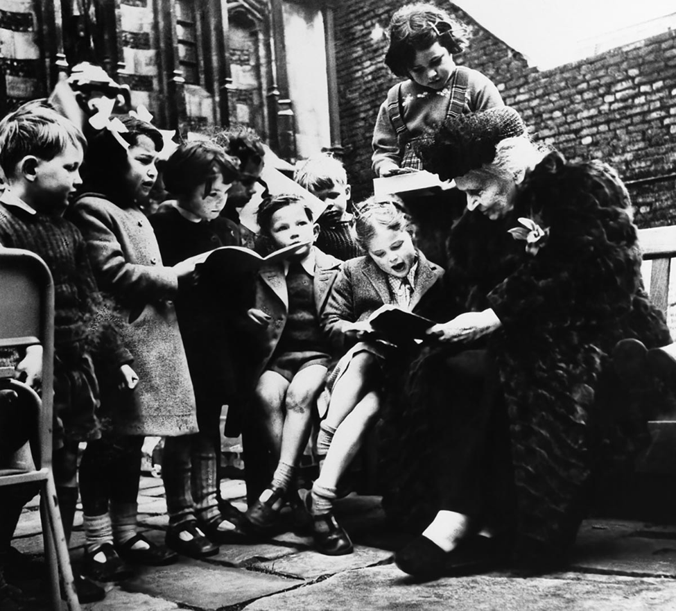 Maria Montessori with children